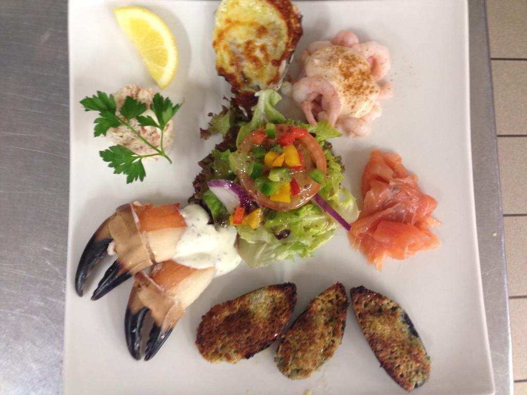 The Fleet Inn Guesthouse & Restaurant Killybegs Buitenkant foto